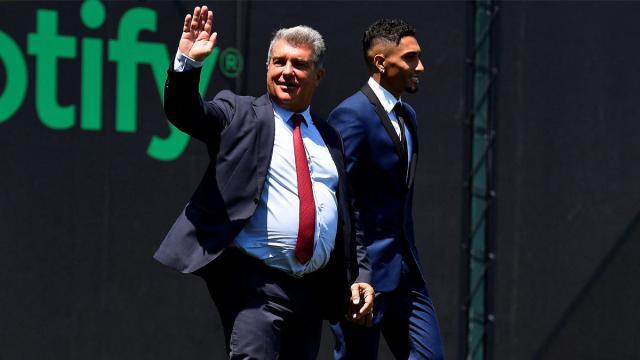 拉波尔塔：巴黎切尔西也想签莱万 感谢他降薪来投