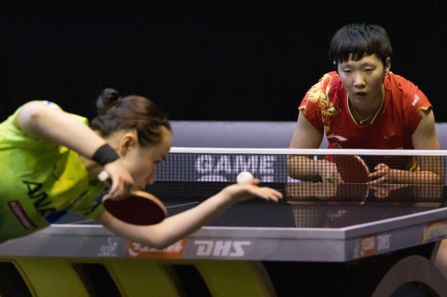 开启极限模式 王曼昱拖着伤腿力克伊藤美诚